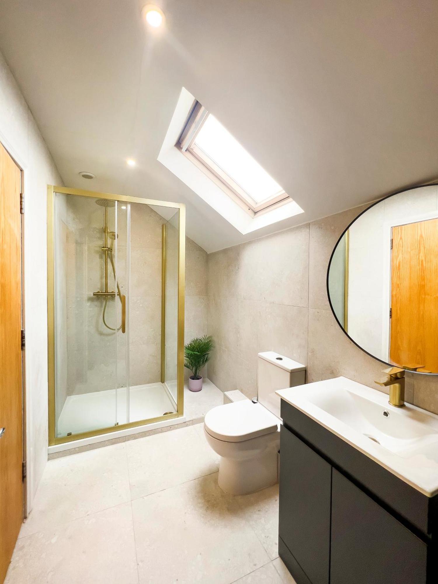 The Hockney - 2 Bd Hip Ap Ultra Fast Wifi Apartment